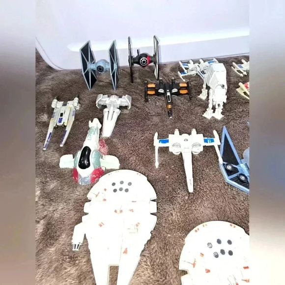 Star Wars Mini Hot Wheels Diecast Toys Assorted Mini Toys - Picture 3 of 8